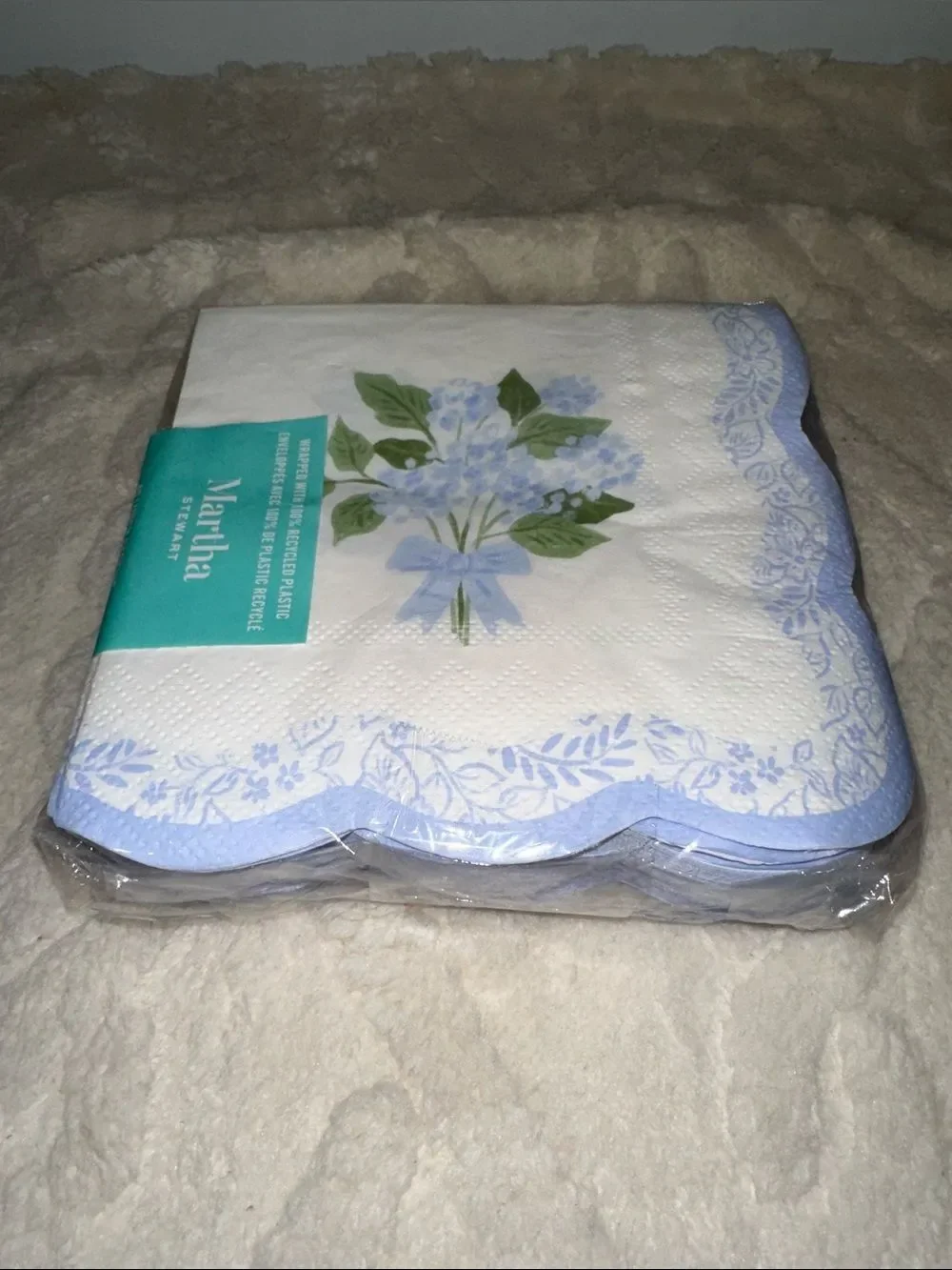 Martha STEWART White Lavender Green Hydrangea Scalloped Paper Napkins 40 3-ply